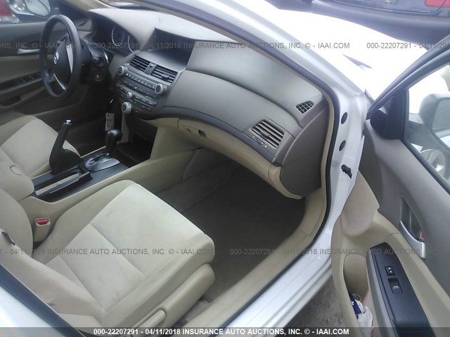 1HGCP26498A043242 - 2008 HONDA ACCORD LXP WHITE photo 5