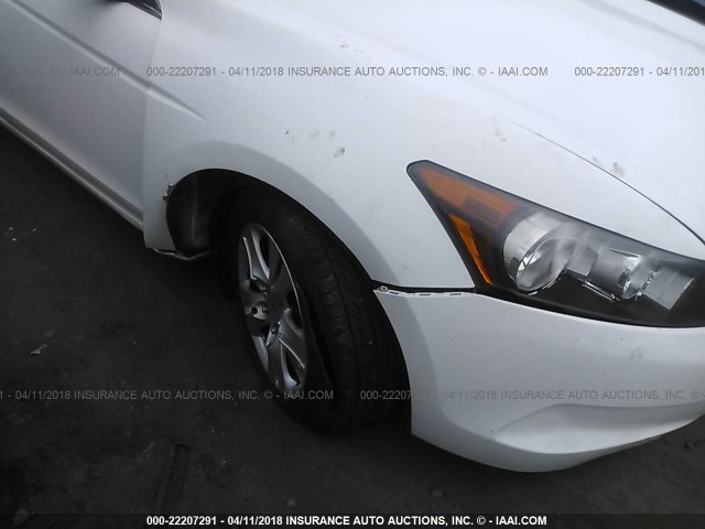 1HGCP26498A043242 - 2008 HONDA ACCORD LXP WHITE photo 6