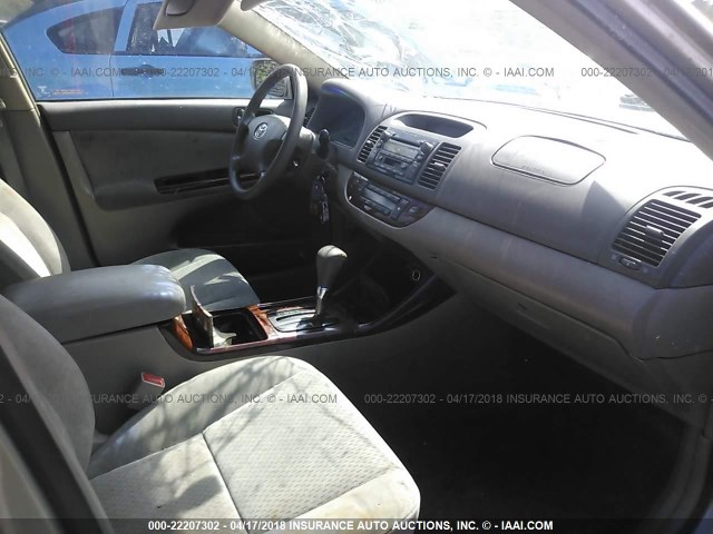 4T1BE32K63U738663 - 2003 TOYOTA CAMRY LE/XLE/SE ოქროსფერი ფოტო 5