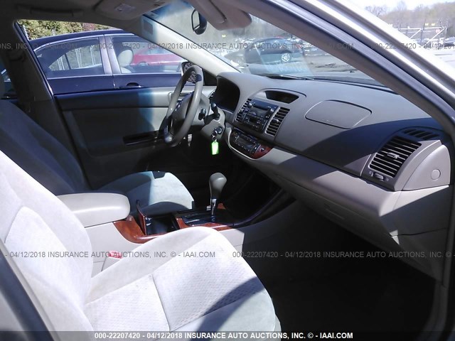 4T1BE32K64U839543 - 2004 TOYOTA CAMRY LE/XLE/SE ოქროსფერი ფოტო 5