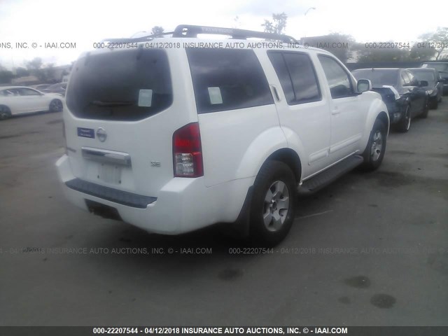 5N1AR18U06C614380 - 2006 NISSAN PATHFINDER LE/SE/XE WHITE photo 4