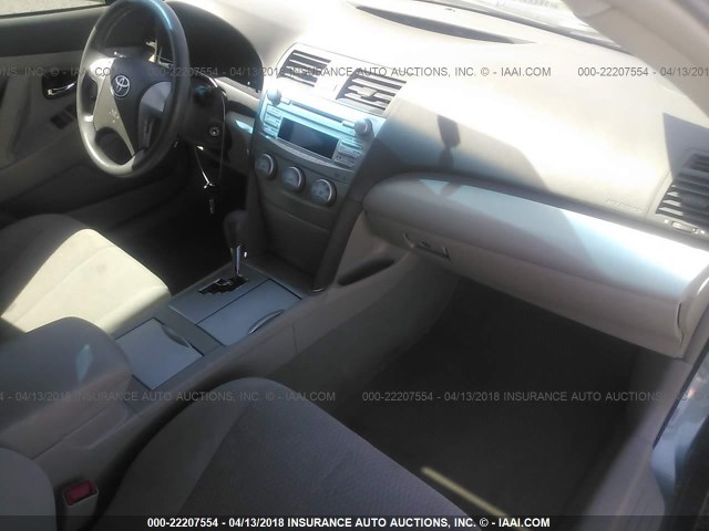 4T1BF3EK4BU731329 - 2011 TOYOTA CAMRY SE/LE/XLE TURQUOISE photo 5