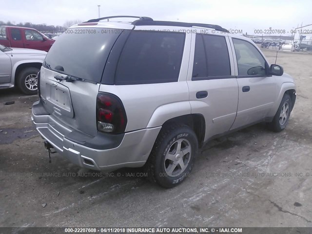 1GNDT13S762129286 - 2006 CHEVROLET TRAILBLAZER LS/LT SILVER photo 4