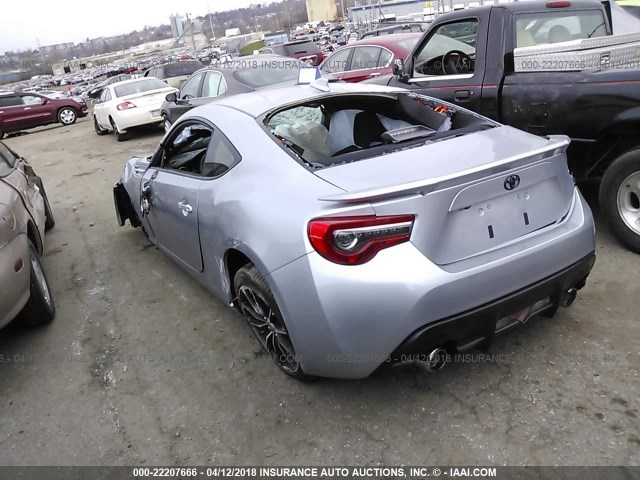 JF1ZNAA14H9710392 - 2017 TOYOTA 86 SPECIAL EDITION SILVER photo 3