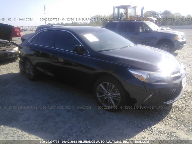4T1BF1FK5HU369555 - 2017 TOYOTA CAMRY LE/XLE/SE/XSE BLACK photo 1