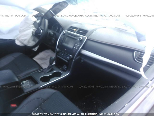 4T1BF1FK2FU975702 - 2015 TOYOTA CAMRY LE/XLE/SE/XSE BLACK photo 5
