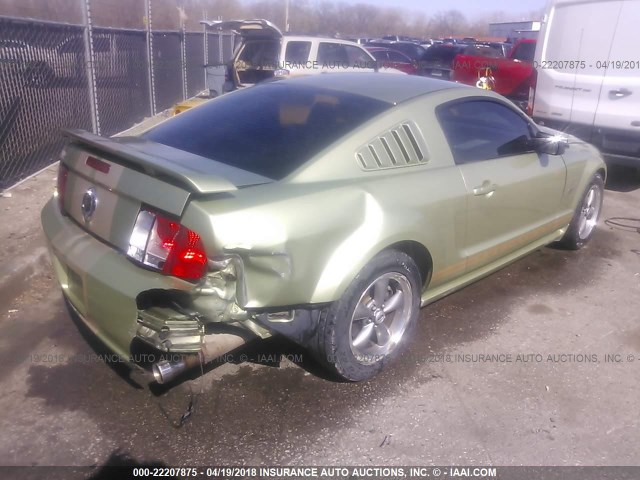 1ZVHT82H965227403 - 2006 FORD MUSTANG GT GREEN photo 4
