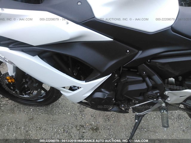 JKAEXEJ15HDA00485 - 2017 KAWASAKI EX650 J თეთრი ფოტო 9