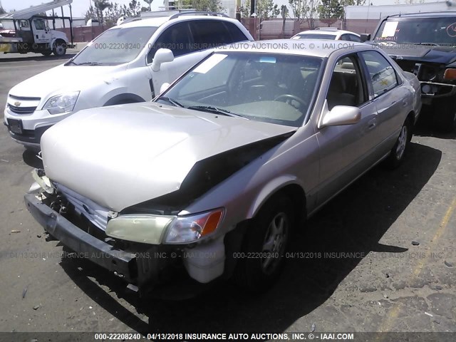 JT2BG28K4W0188206 - 1998 TOYOTA CAMRY LE/XLE GOLD photo 2