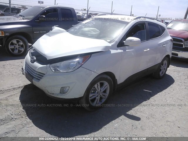 KM8JU3AC5DU579726 - 2013 HYUNDAI TUCSON GLS/LIMITED WHITE photo 2