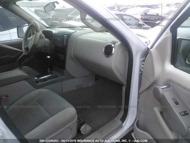 1FMEU73E67UA85970 - 2007 FORD EXPLORER XLT WHITE photo 5