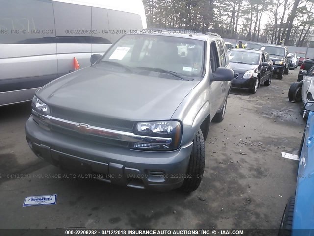 1GNDT13S052245122 - 2005 CHEVROLET TRAILBLAZER LS/LT GRAY photo 2