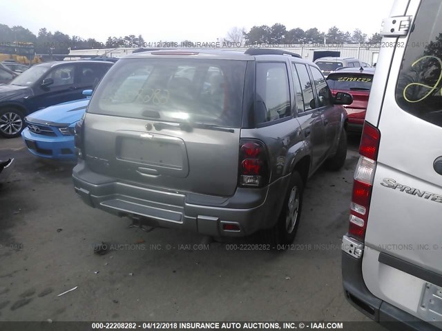 1GNDT13S052245122 - 2005 CHEVROLET TRAILBLAZER LS/LT GRAY photo 4