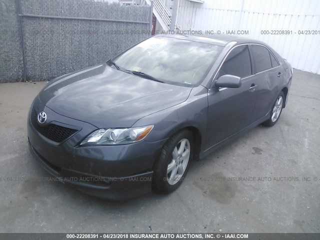 4T1BE46K77U522715 - 2007 TOYOTA CAMRY NEW GENERAT CE/LE/XLE/SE GRAY photo 2