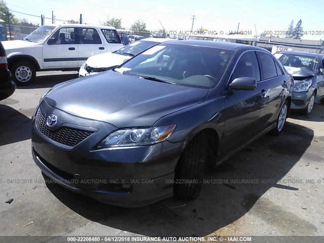 4T1BK46K77U007724 - 2007 TOYOTA CAMRY NEW GENERAT LE/XLE/SE GRAY photo 2