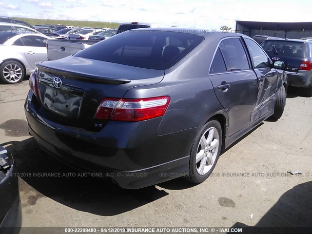 4T1BK46K77U007724 - 2007 TOYOTA CAMRY NEW GENERAT LE/XLE/SE GRAY photo 4