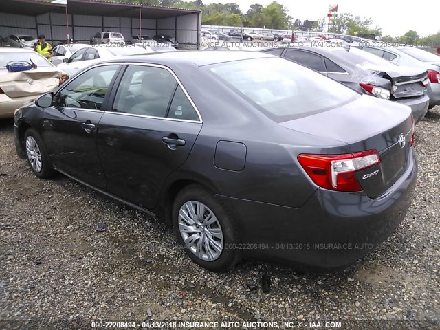 4T1BF1FK2DU231157 - 2013 TOYOTA CAMRY L/SE/LE/XLE GRAY photo 3