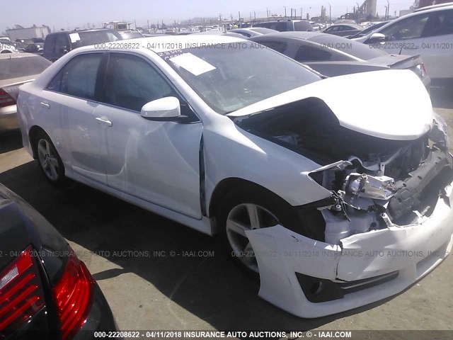4T1BF1FK5EU868657 - 2014 TOYOTA CAMRY L/SE/LE/XLE 白色 照片 1