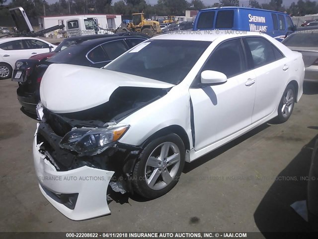 4T1BF1FK5EU868657 - 2014 TOYOTA CAMRY L/SE/LE/XLE WHITE photo 2