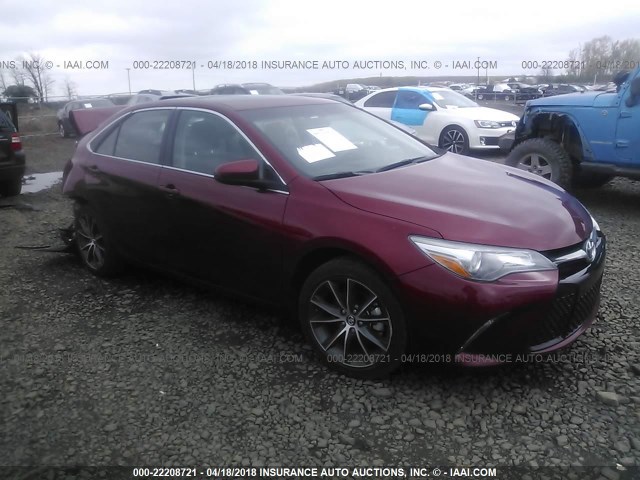 4T1BF1FKXHU711405 - 2017 TOYOTA CAMRY LE/XLE/SE/XSE RED photo 1