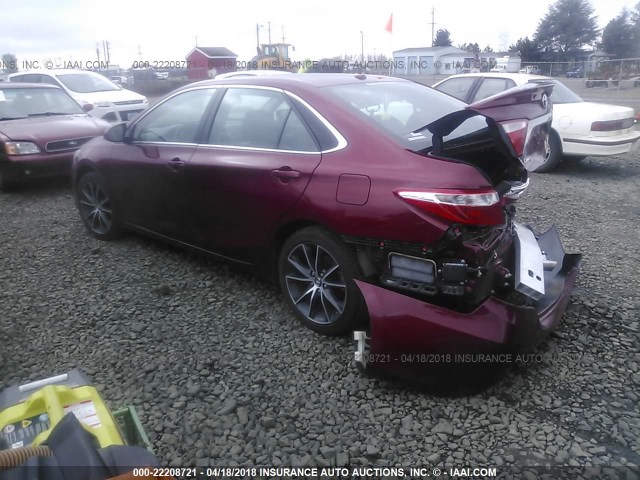 4T1BF1FKXHU711405 - 2017 TOYOTA CAMRY LE/XLE/SE/XSE RED photo 3