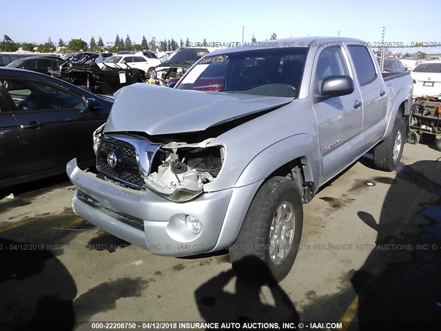 3TMLU4ENXBM072384 - 2011 TOYOTA TACOMA DOUBLE CAB ვერცხლისფერი ფოტო 2