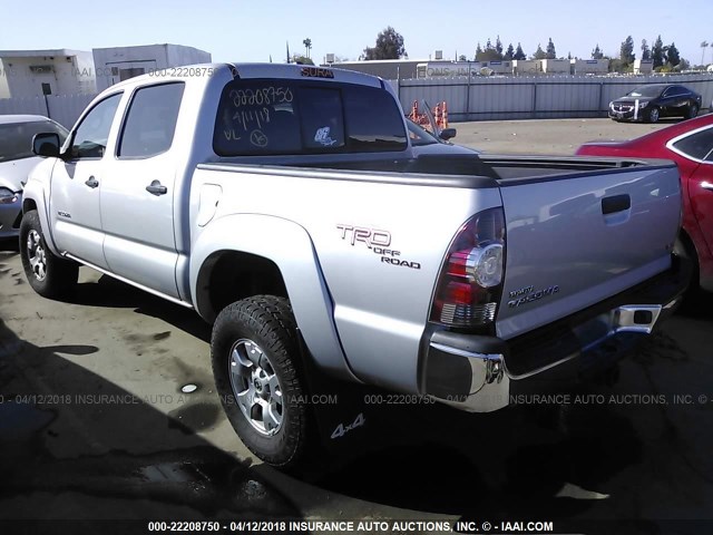 3TMLU4ENXBM072384 - 2011 TOYOTA TACOMA DOUBLE CAB SILVER photo 3