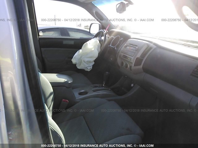 3TMLU4ENXBM072384 - 2011 TOYOTA TACOMA DOUBLE CAB SILVER photo 5