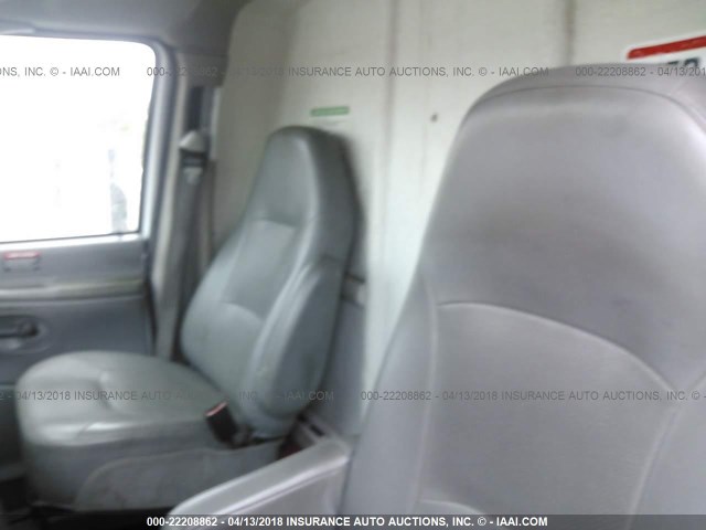 1FDXE45S46DB21998 - 2006 FORD ECONOLINE E450 SUPER DUTY CUTWY VAN WHITE photo 8