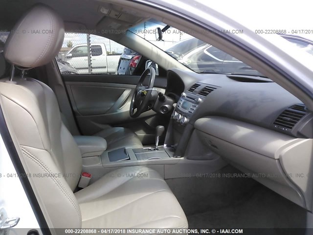 4T1BF3EK5AU568494 - 2010 TOYOTA CAMRY SE/LE/XLE WHITE photo 5