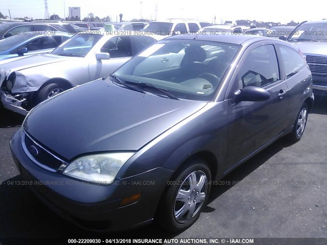 1FAFP31N57W161314 - 2007 FORD FOCUS ZX3/S/SE/SES GRAY photo 2