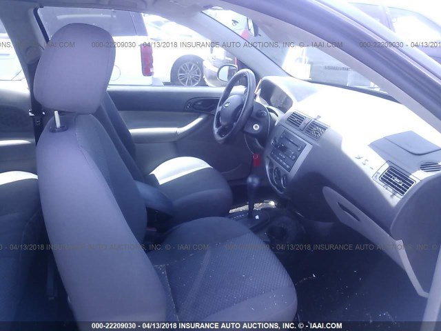 1FAFP31N57W161314 - 2007 FORD FOCUS ZX3/S/SE/SES GRAY photo 5