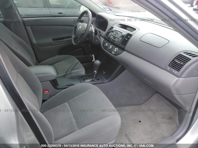 4T1BE32K36U719797 - 2006 TOYOTA CAMRY LE/XLE/SE SILVER photo 5