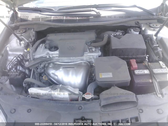 4T1BF1FK1GU529610 - 2016 TOYOTA CAMRY LE/XLE/SE/XSE Silber Foto 10