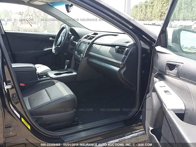 4T1BF1FK3CU080814 - 2012 TOYOTA CAMRY SE/LE/XLE BLACK photo 5