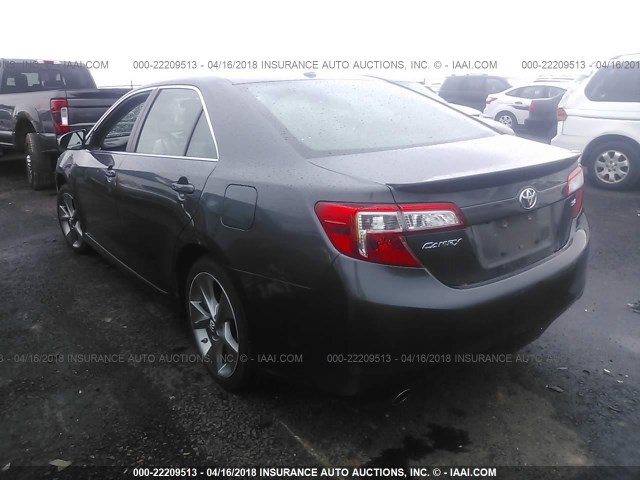 4T1BK1FK4CU019483 - 2012 TOYOTA CAMRY SE/XLE GRAY photo 3