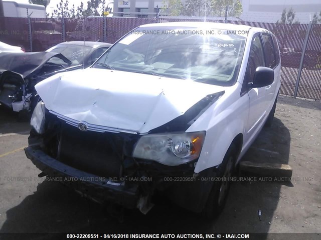 2A8HR44E49R656073 - 2009 CHRYSLER TOWN & COUNTRY LX WHITE photo 2