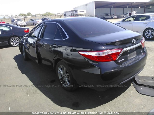 4T1BF1FK0FU031753 - 2015 TOYOTA CAMRY LE/XLE/SE/XSE BLACK photo 3