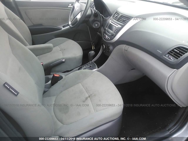 KMHCT4AE7EU601794 - 2014 HYUNDAI ACCENT GLS/GS GRAY photo 5