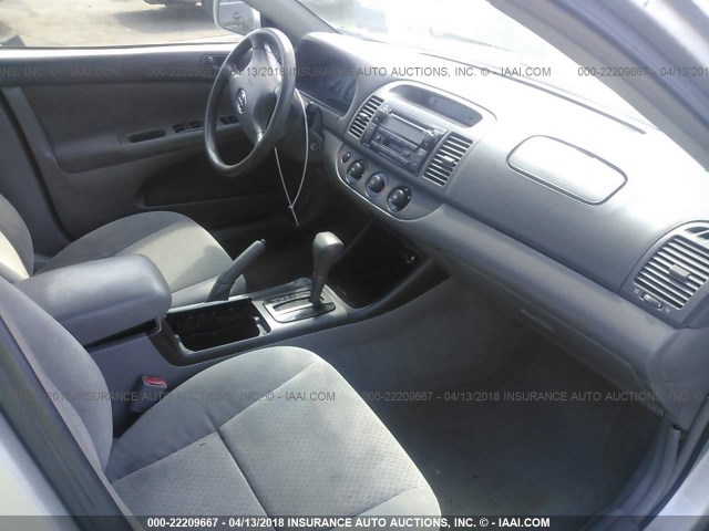 4T1BE32K83U722321 - 2003 TOYOTA CAMRY LE/XLE/SE ვერცხლისფერი ფოტო 5