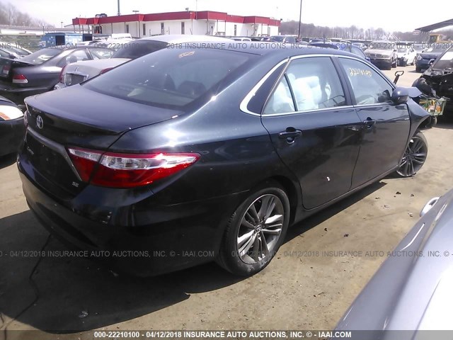 4T1BF1FK5HU641845 - 2017 TOYOTA CAMRY LE/XLE/SE/XSE BLACK photo 4