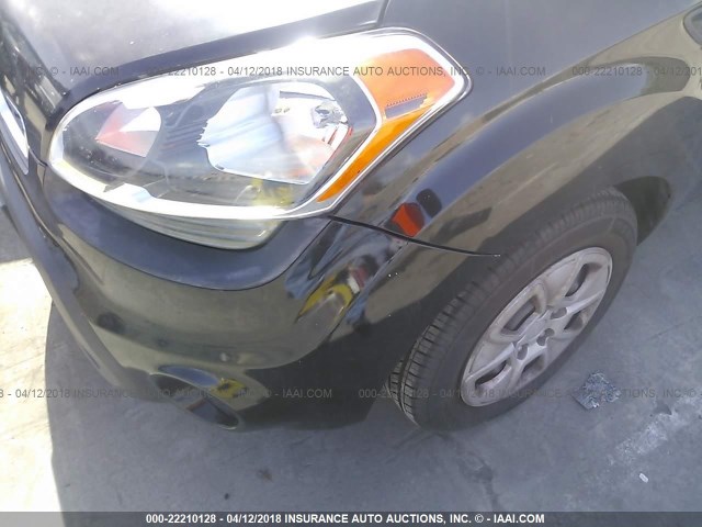 KNDJT2A56C7433027 - 2012 KIA SOUL შავი ფოტო 6