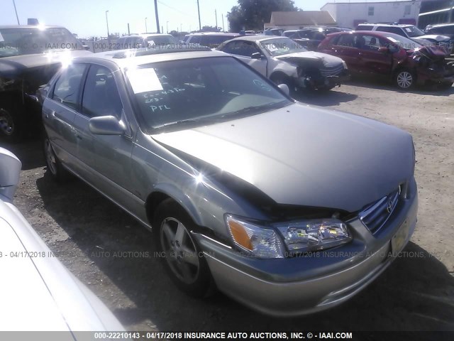 JT2BF28K510305111 - 2001 TOYOTA CAMRY LE/XLE SILVER photo 1