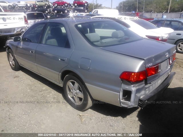 JT2BF28K510305111 - 2001 TOYOTA CAMRY LE/XLE SILVER photo 3