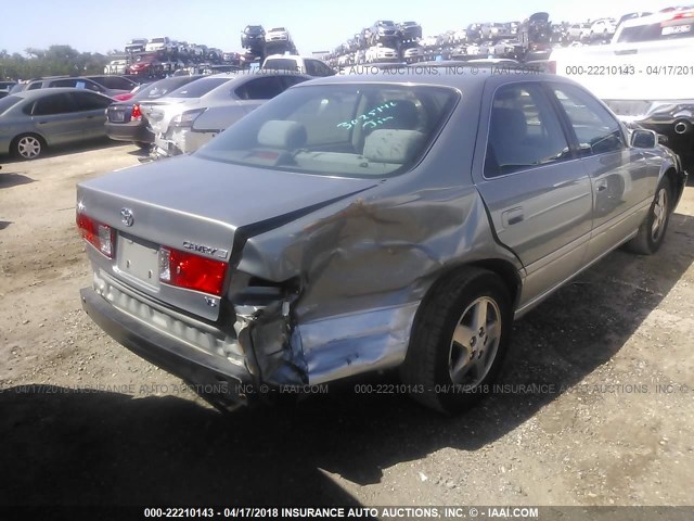 JT2BF28K510305111 - 2001 TOYOTA CAMRY LE/XLE SILVER photo 4