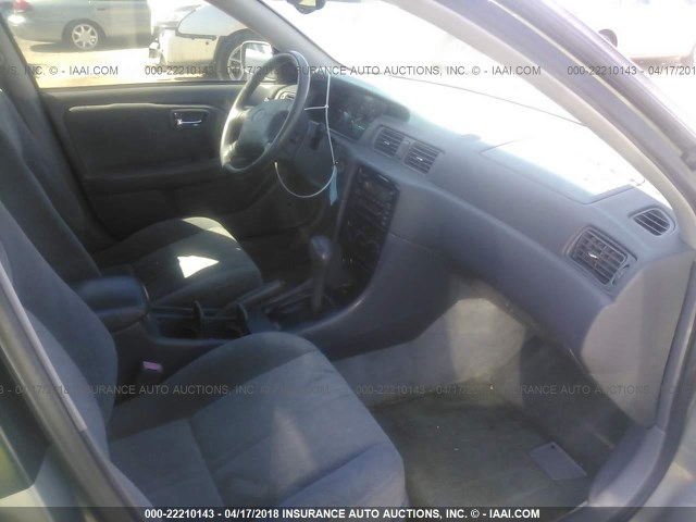 JT2BF28K510305111 - 2001 TOYOTA CAMRY LE/XLE 银色 照片 5