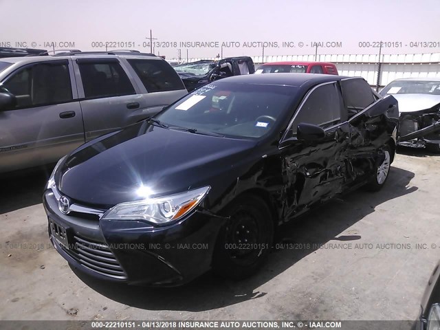 4T1BF1FK6GU212163 - 2016 TOYOTA CAMRY LE/XLE/SE/XSE BLACK photo 2