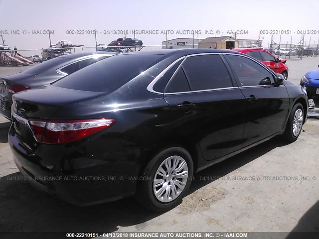 4T1BF1FK6GU212163 - 2016 TOYOTA CAMRY LE/XLE/SE/XSE BLACK photo 4
