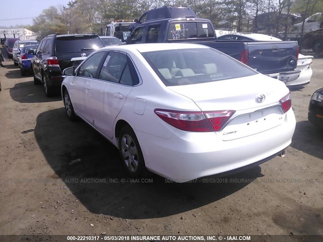 4T1BF1FK8HU792310 - 2017 TOYOTA CAMRY LE/XLE/SE/XSE Blanc photo 3