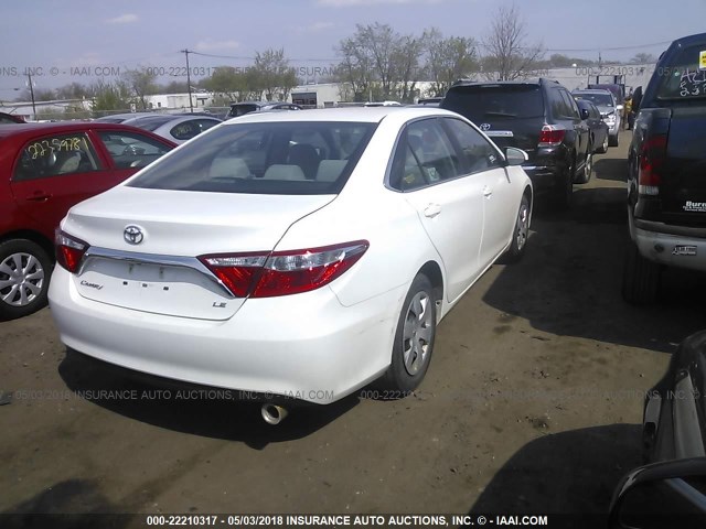 4T1BF1FK8HU792310 - 2017 TOYOTA CAMRY LE/XLE/SE/XSE Blanc photo 4